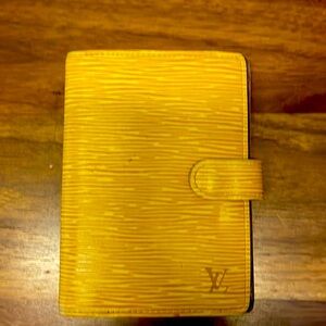 Louis Vuitton mediumring agenda cover